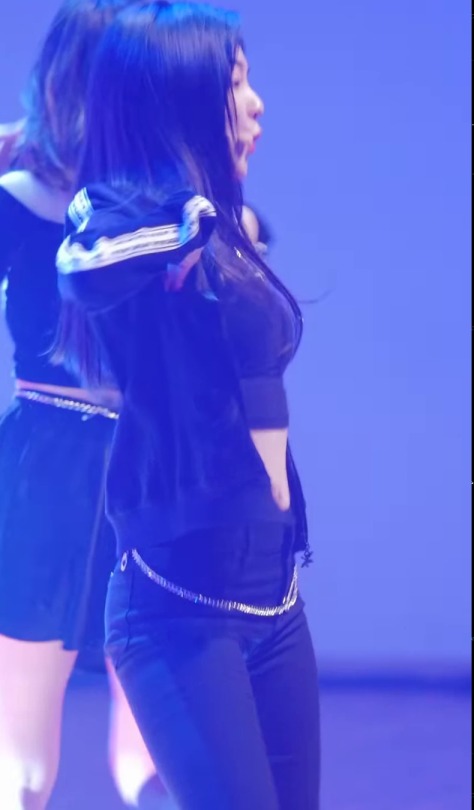 Отдайся не пожалеешь айрин. Irene Red Velvet горячая. Айрин Red Velvet фигура. Айрин ред вельвет gif. Айрин из Red Velvet хот гиф.