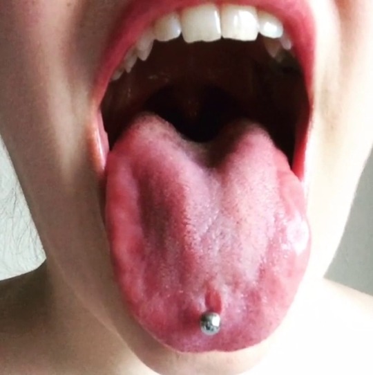 Giantess Uvula